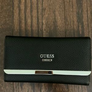 NWOT Guess black wallet